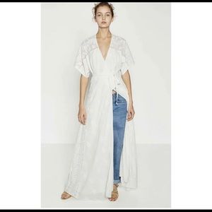 Zara trafaluc white long kimono wrap lace dress size medium